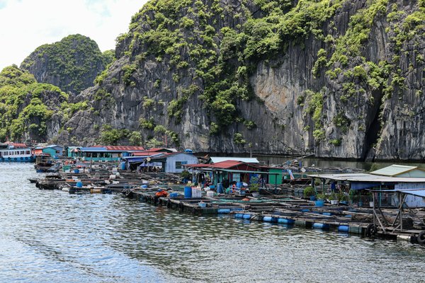 Quels sont les secrets pour une immersion dans les villages flottants du lac Tonlé Sap au Cambodge?
